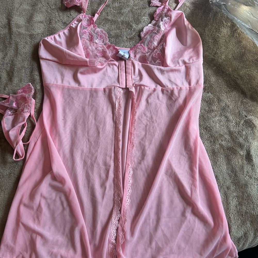 Elegant Pink Lace Chemise